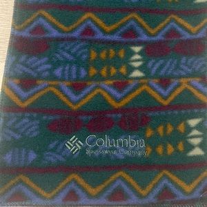 Columbia neck scarf. No tags. Soft warm fleece.